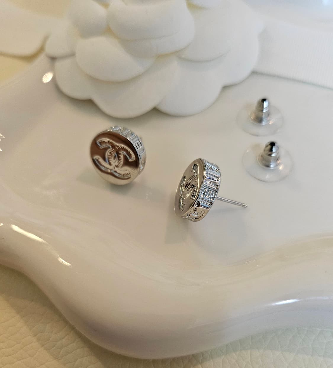 샤넬 코인단추 은장스터드 귀걸이 업사이클링  상품이미지4