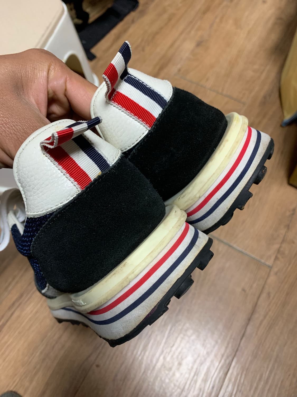 톰브라운 네이비 스니커즈 상품이미지2