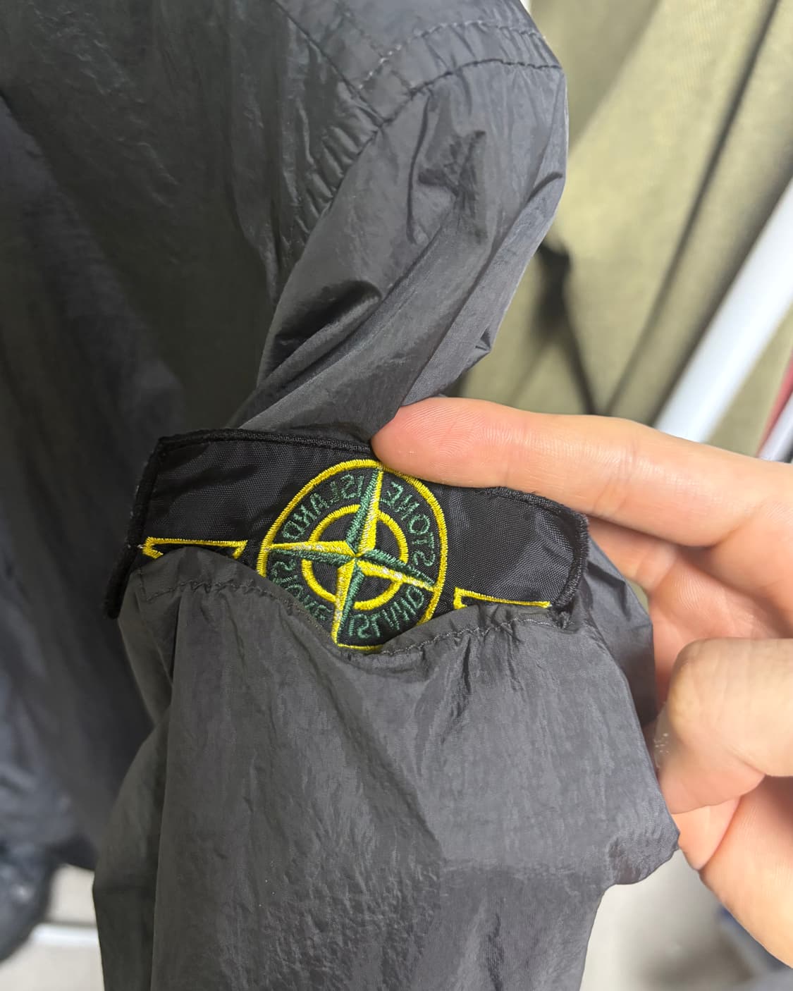 스톤아일랜드 25ss 차콜 그레이 m > s 사이즈 교환 및 판매 상품이미지4