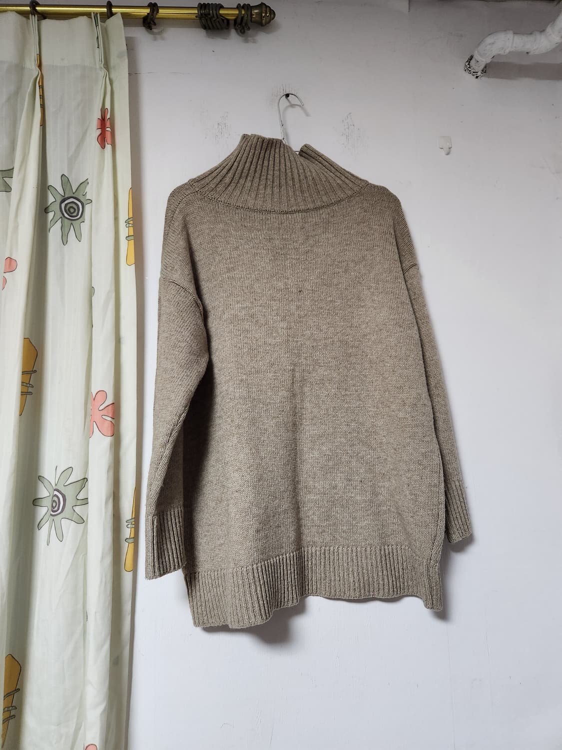 여성 목폴라 니트 오버핏 베이지 F 상품이미지2