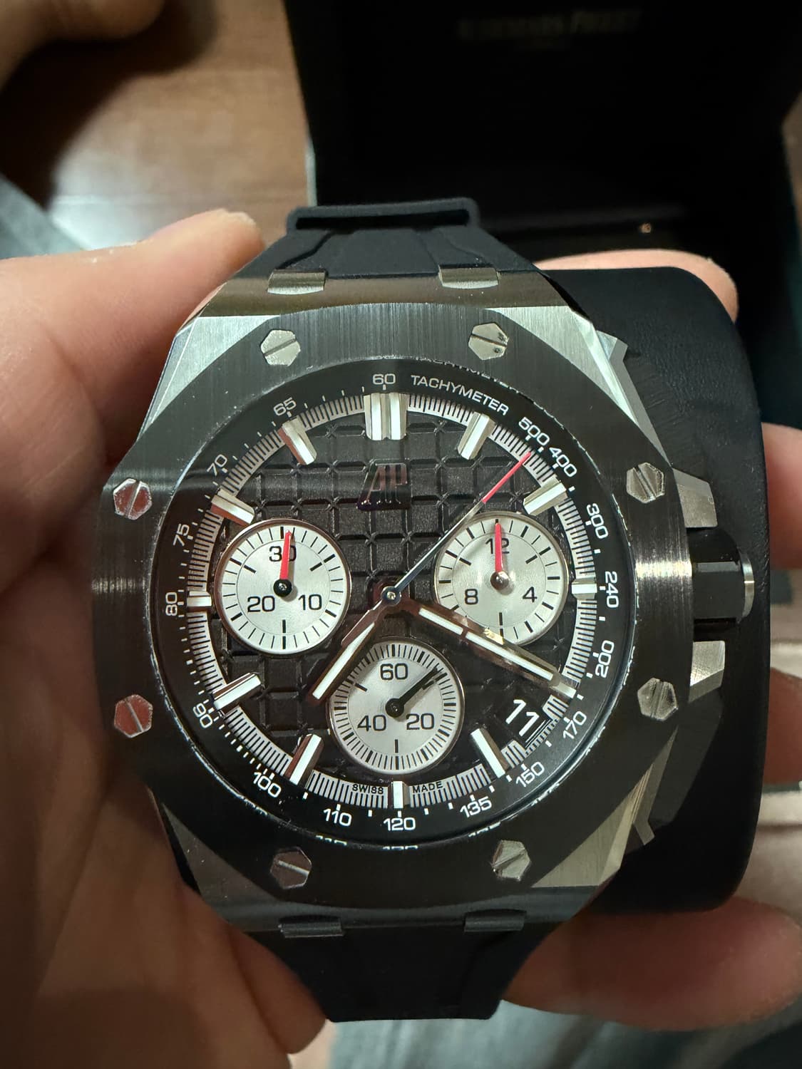 오데마피게 로얄오크 오프쇼어 셀프와인딩 크로노그래프 상품이미지3