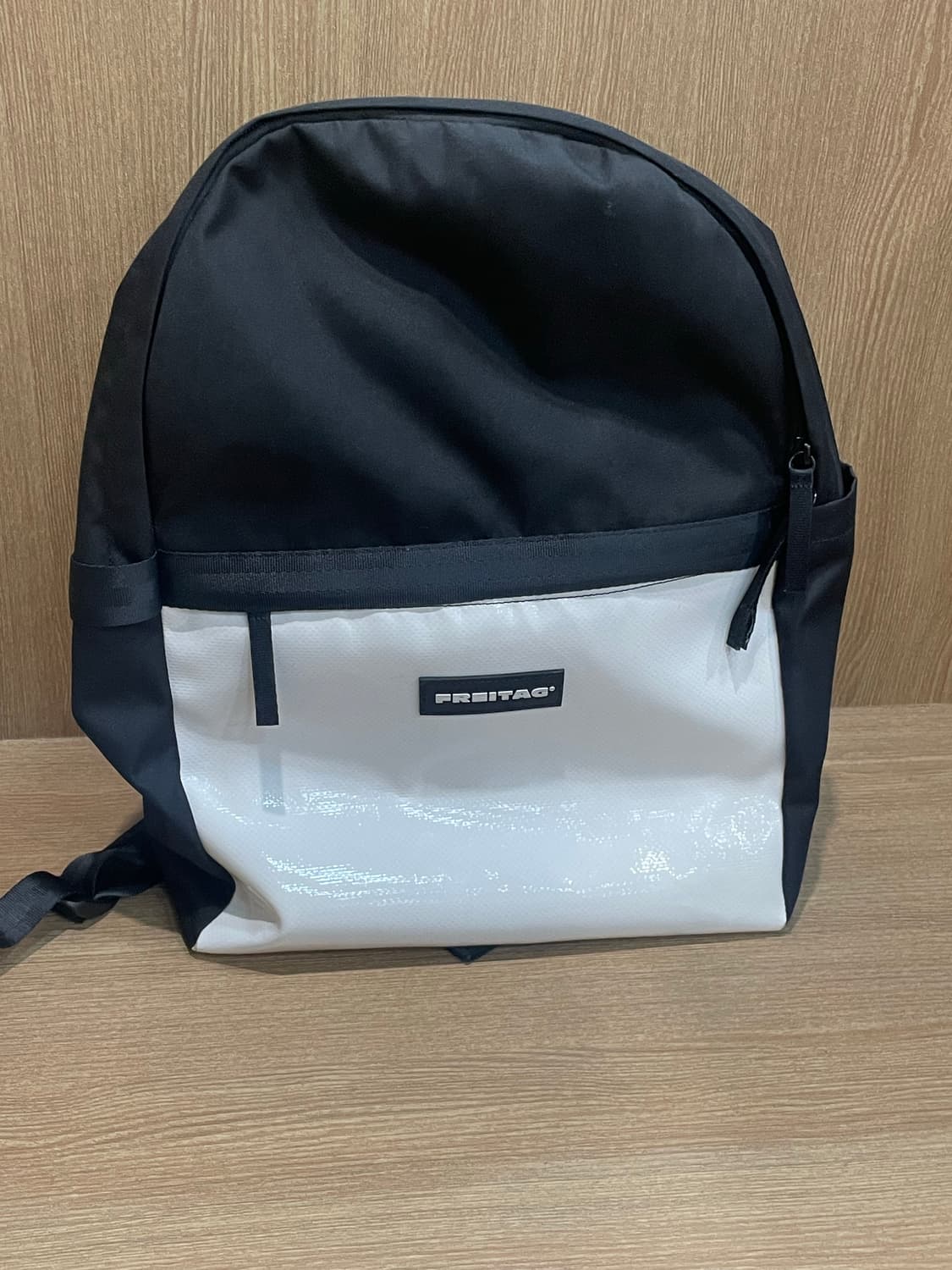 프라이탁 말콤 화이트 (택O) 상품이미지1