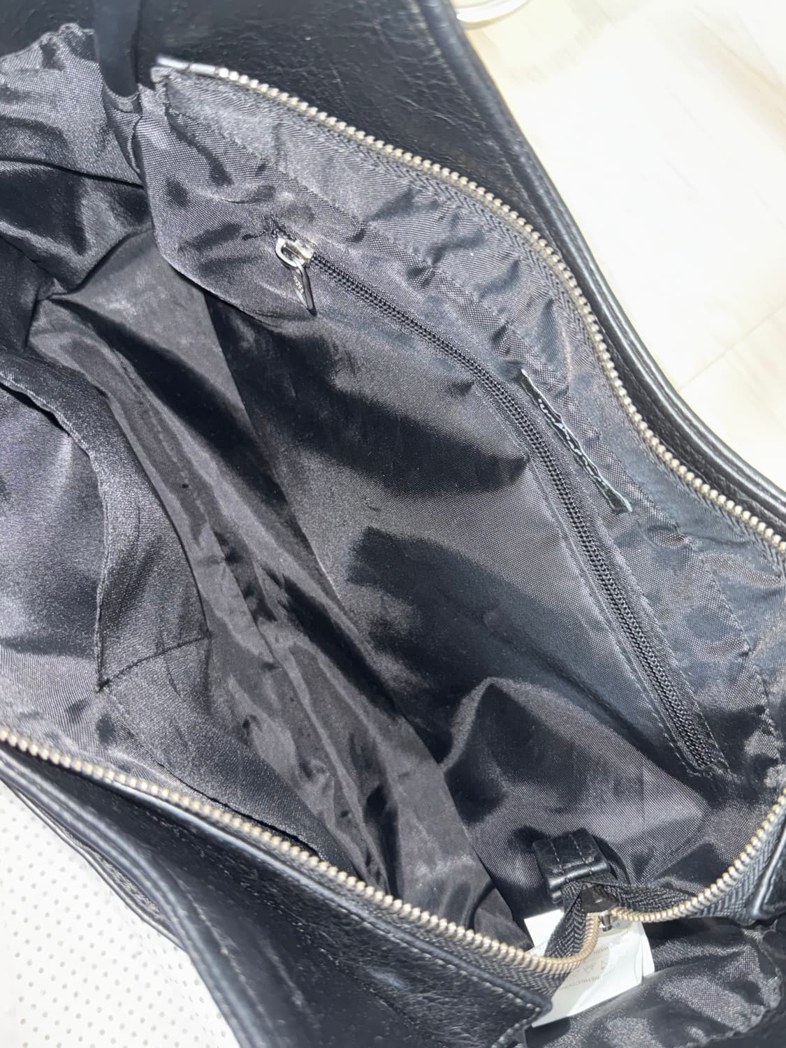 이우가마카라스 숄더백 블랙 상품이미지4