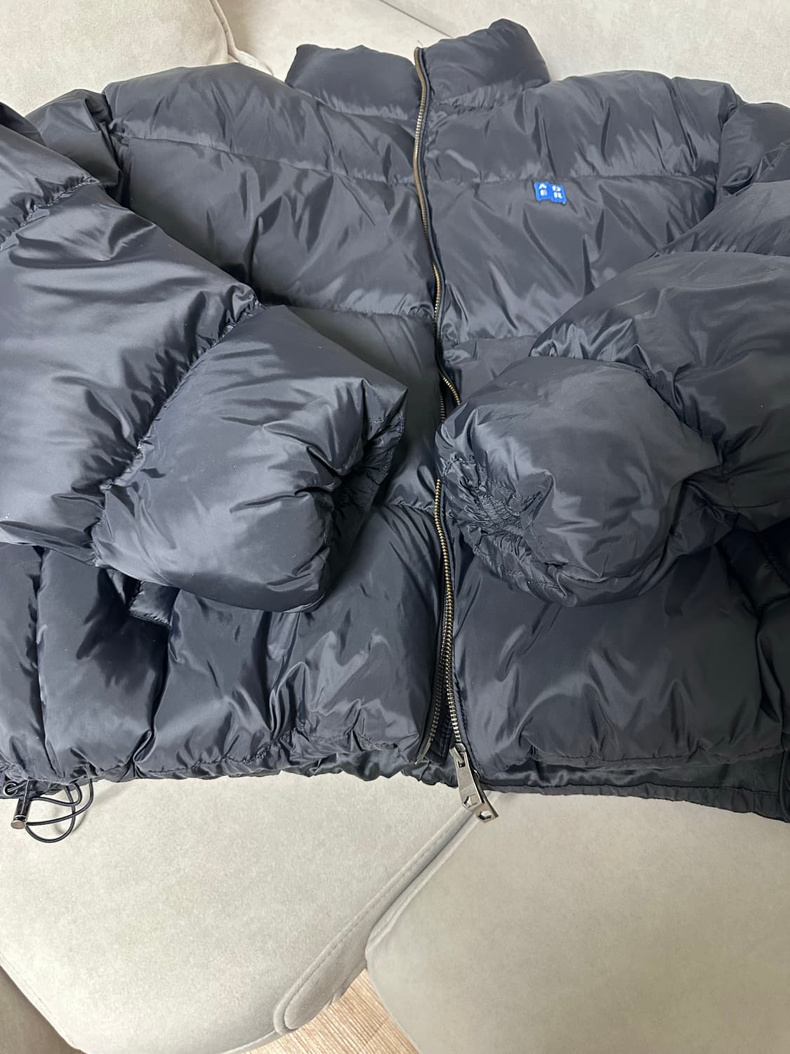 아더에러 시그니피컨트 태그 푸퍼 자켓 01 L 누아르 패딩 상품이미지3