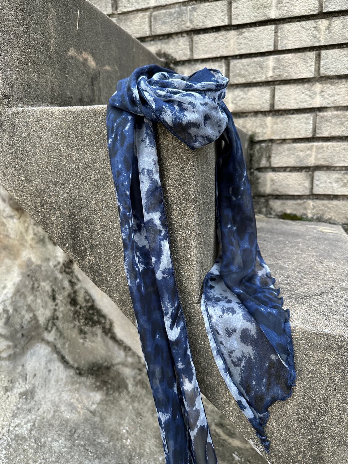 VIntage blue leopard scarf 상품이미지1