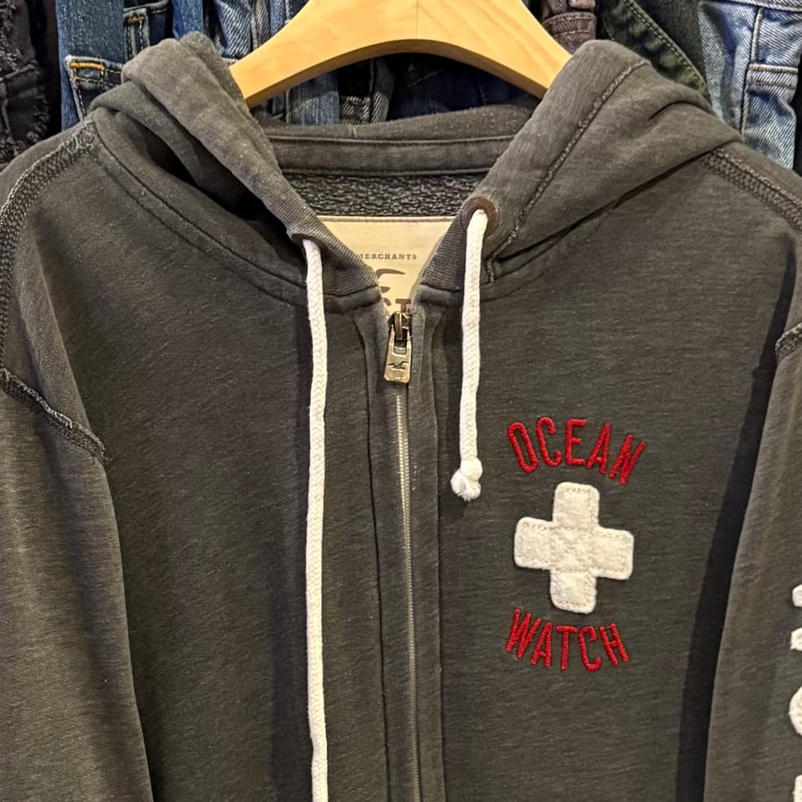 홀리스터 Y2K 오션 워치 스펠아웃 그레이 후드집업 상품이미지4