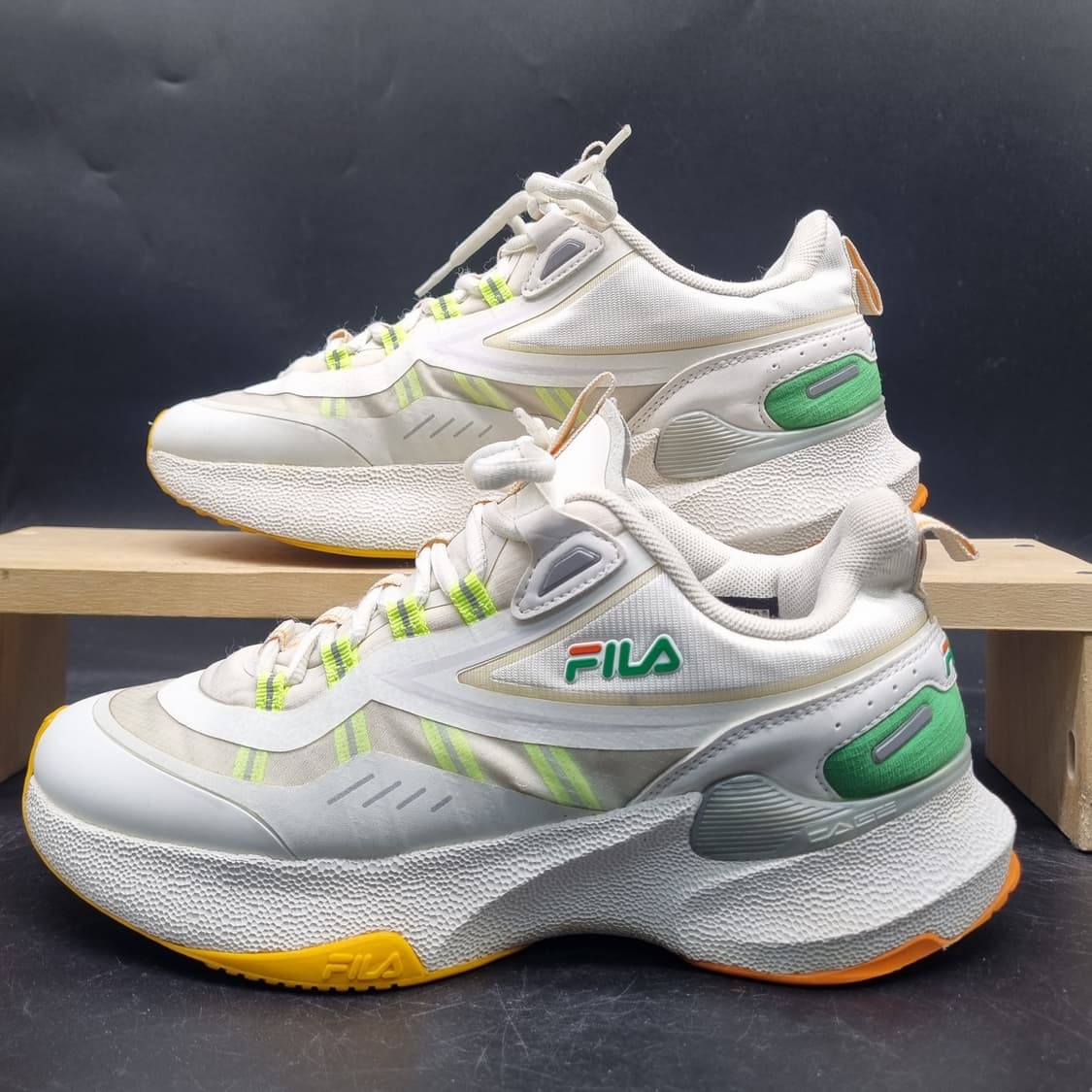 휠라 뉴런5 여성운동화240 상품이미지1