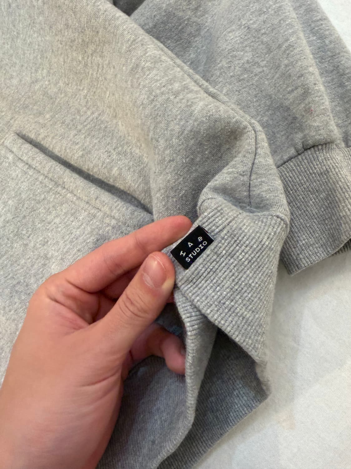 아이앱 스튜디오 그레이 화이트 후드티 상품이미지4