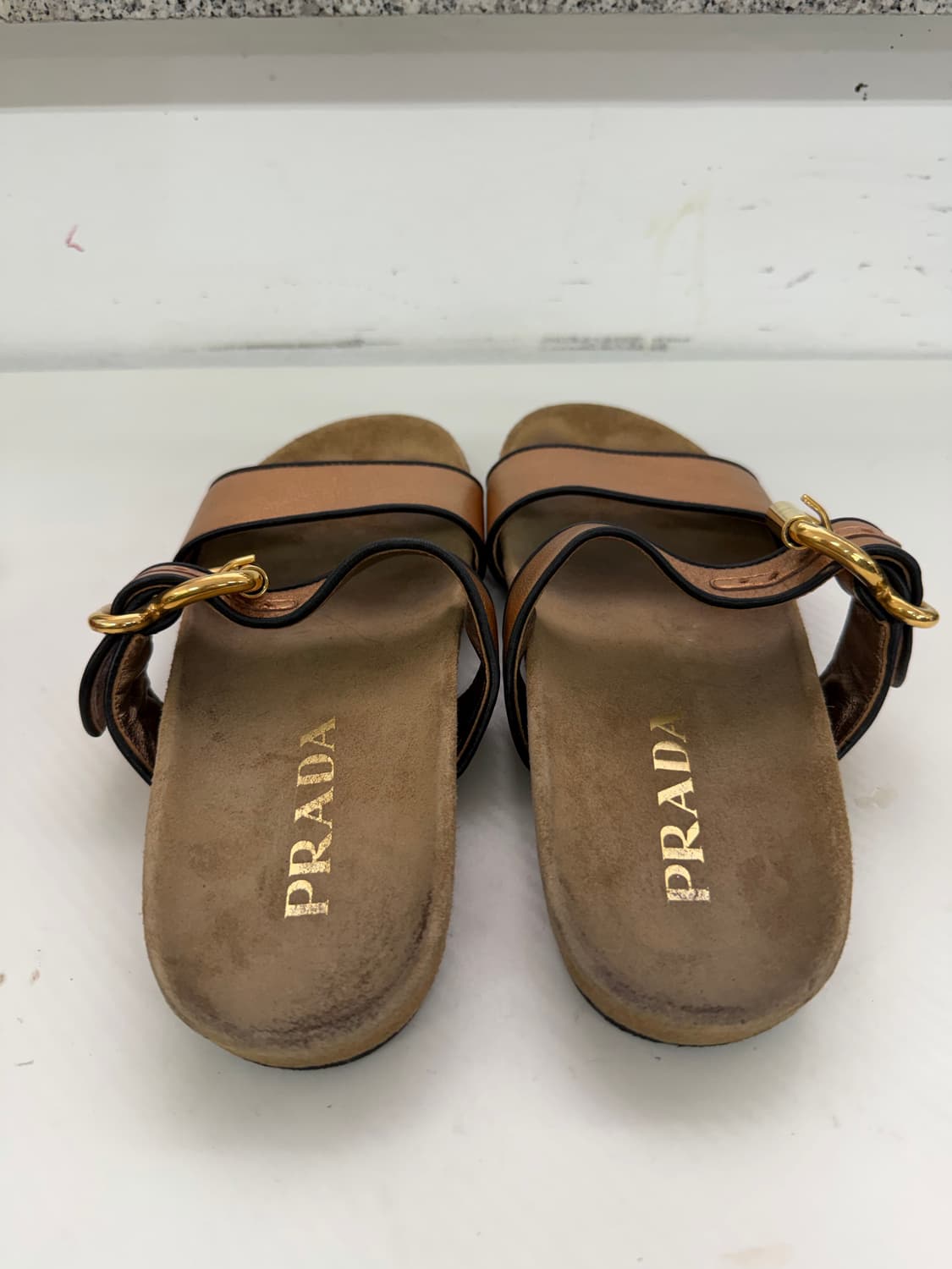 정품) 프라다 여성 브론즈 샌들 슬리퍼 38 상품이미지5