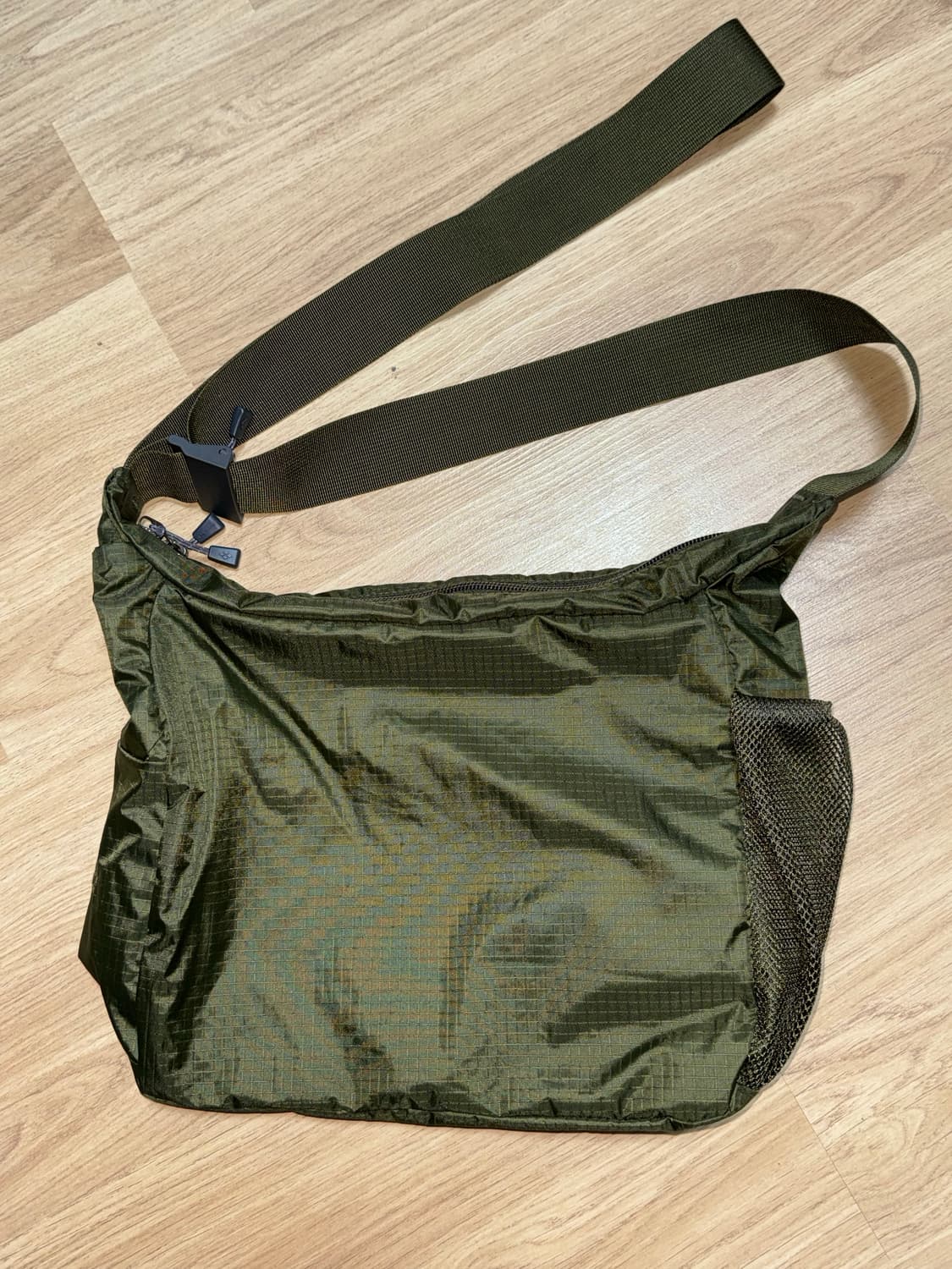 몽벨 포켓터블 라이트 숄더백 크로스백 S 카키 상품이미지3