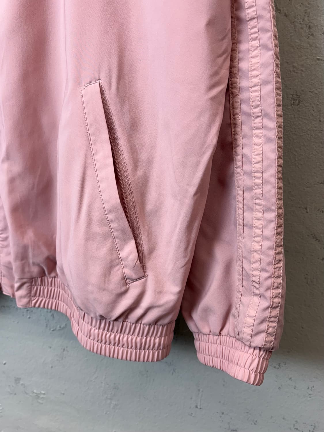 아디다스 빅로고 핑크 바람막이 상품이미지5