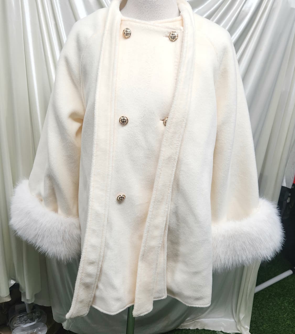 “아이보리 퍼 소매 코트 / 고급스러운 골드버튼 A라인” 상품이미지7