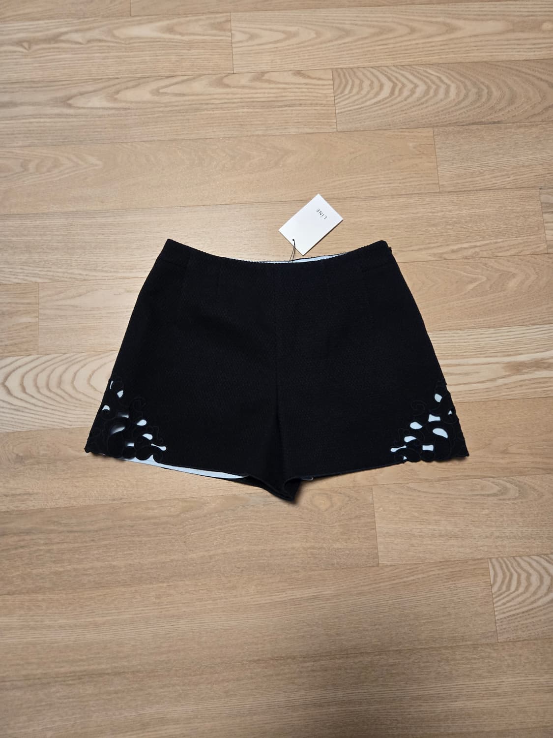 [67/미착용] LINE 라인 레이스 펀칭 반바지 상품이미지2