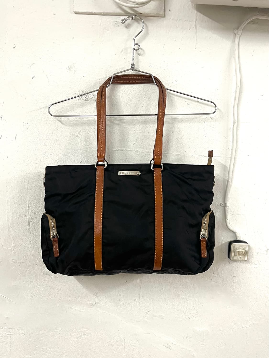 미우미우 93 아카이브 나일론 레더 숄더백 상품이미지2