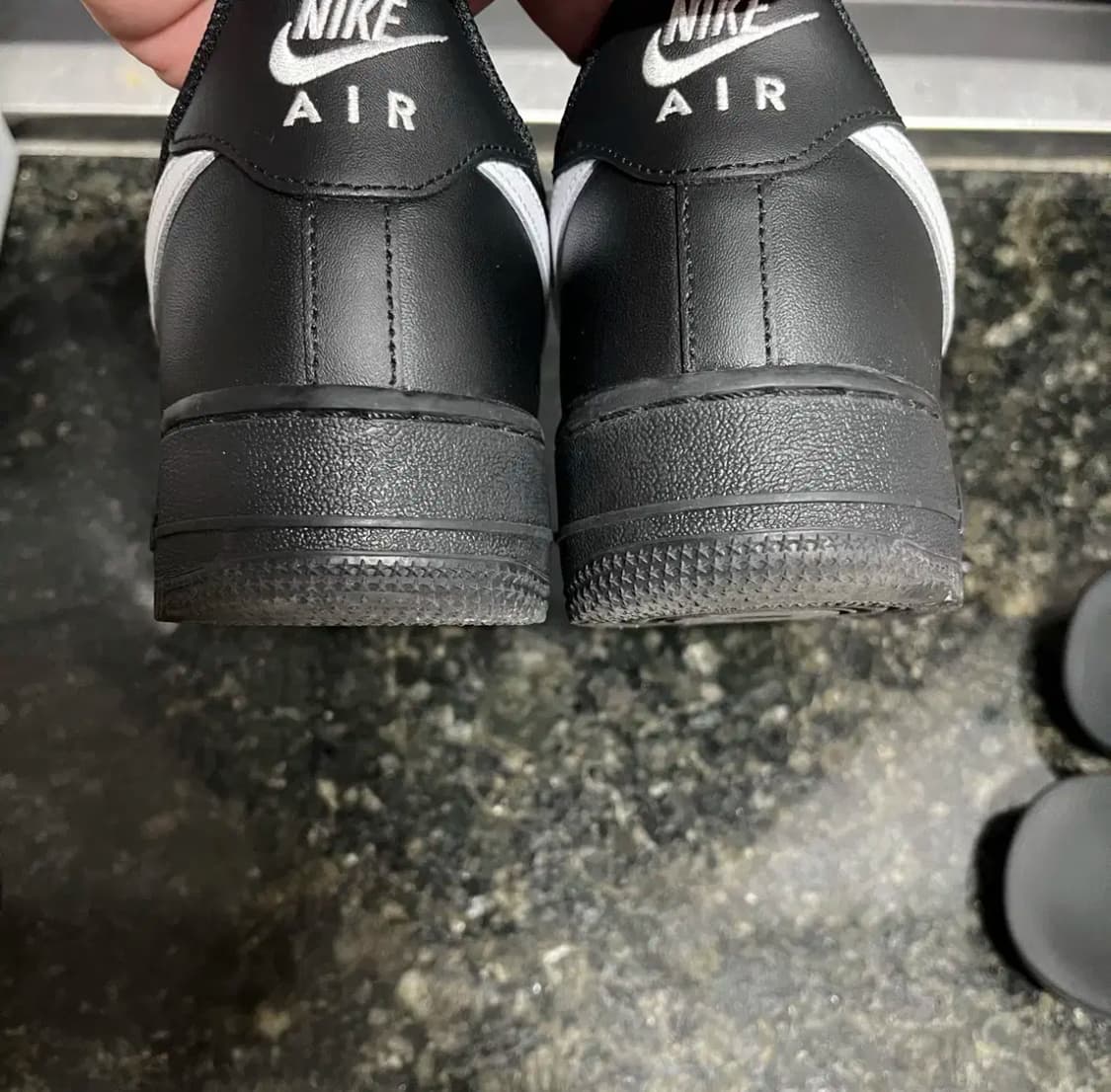 나이키 에어포스1 로우 검흰 (285mm) 상품이미지4