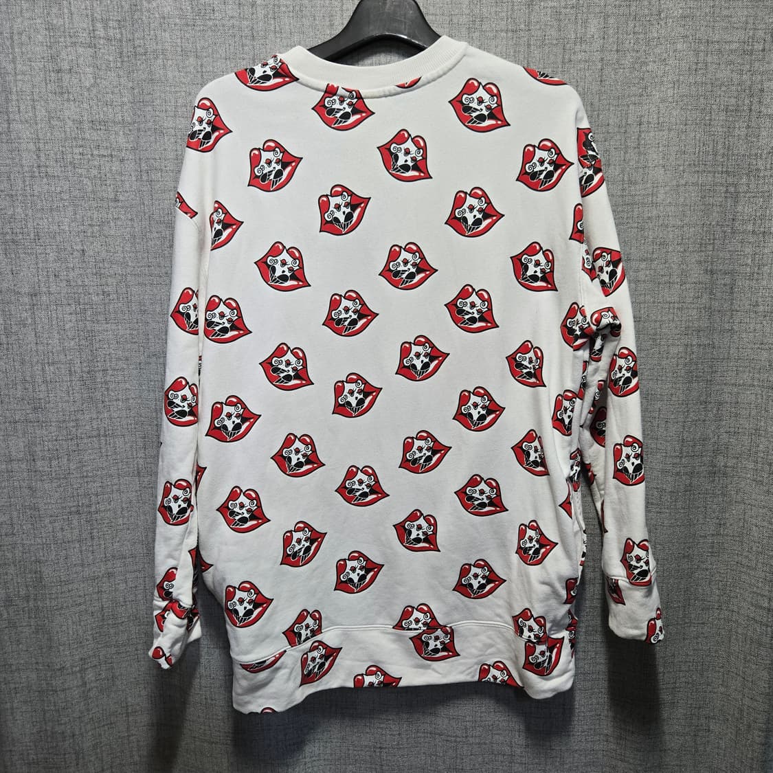 럭키슈에뜨 여성 오버핏 입술 로고 맨투맨  상품이미지2