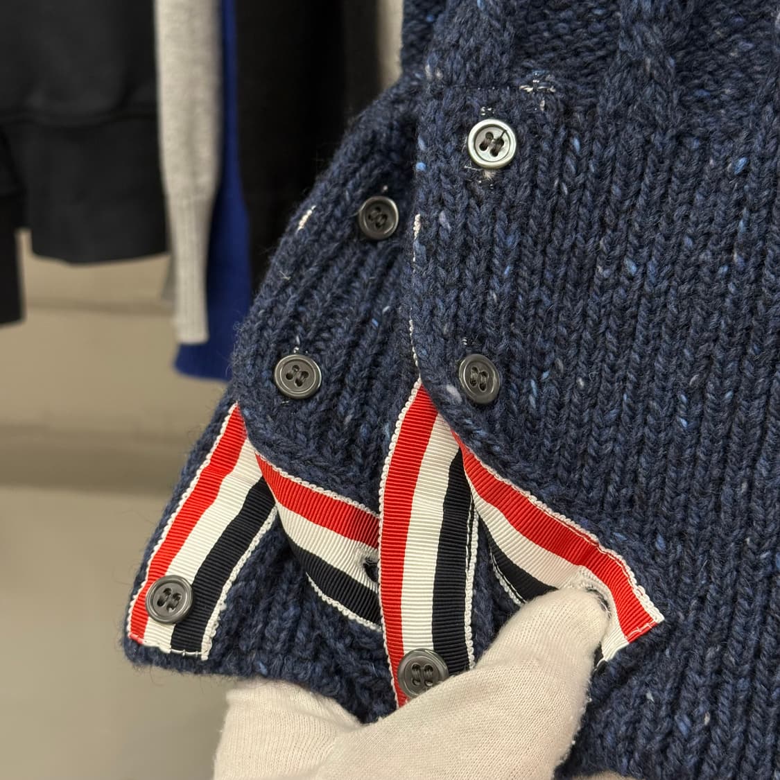 [5] 톰브라운 사선완장 도네갈 케이블 니트 상품이미지4