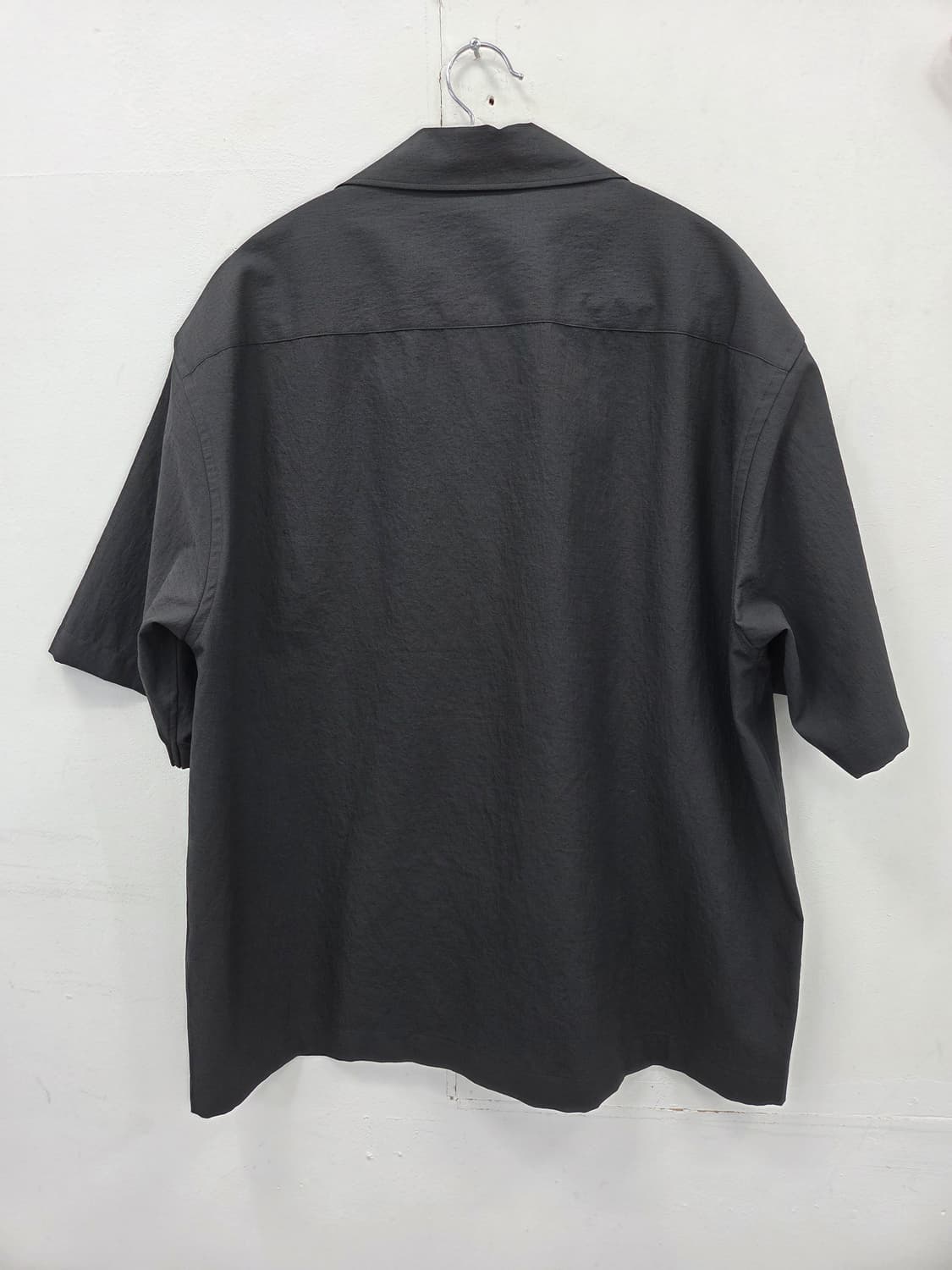 L 뷰티앤유스  UNITEED ARROWS 블랙 반팔 셔츠 상품이미지3