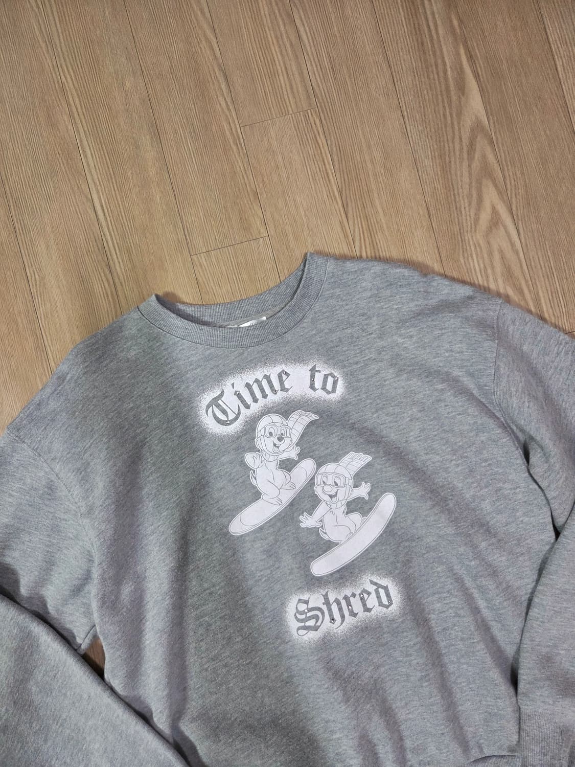 로베 디즈니 콜라보 멜란지 그레이 맨투맨 상품이미지2