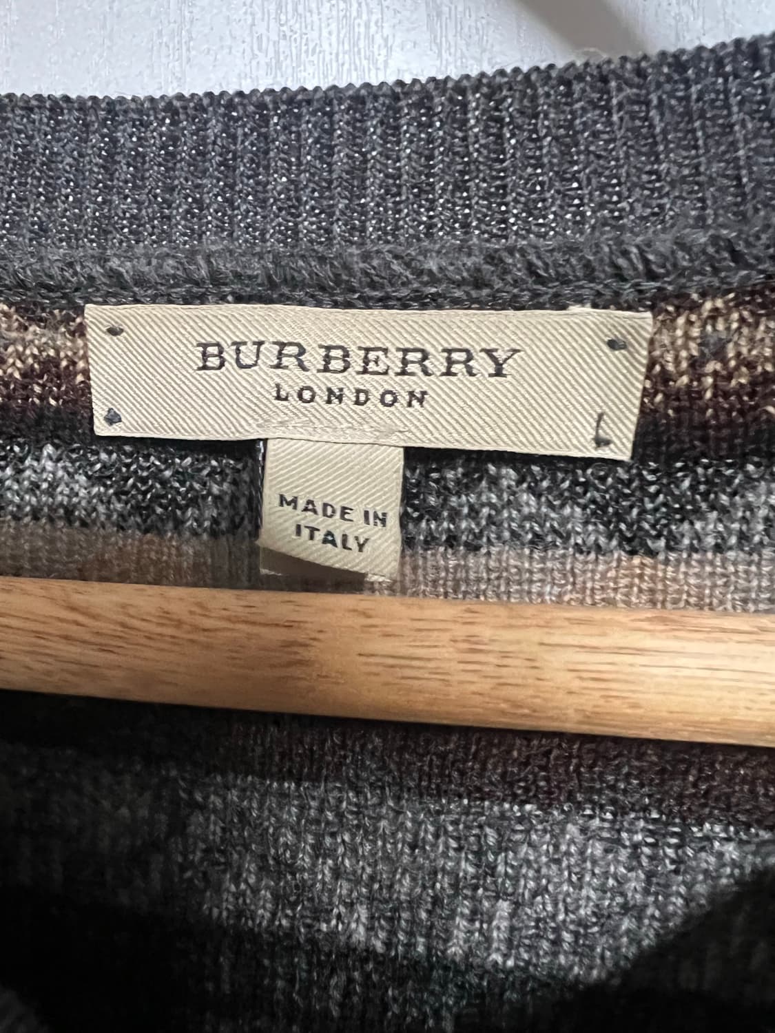 버버리 브이넥 니트  상품이미지2