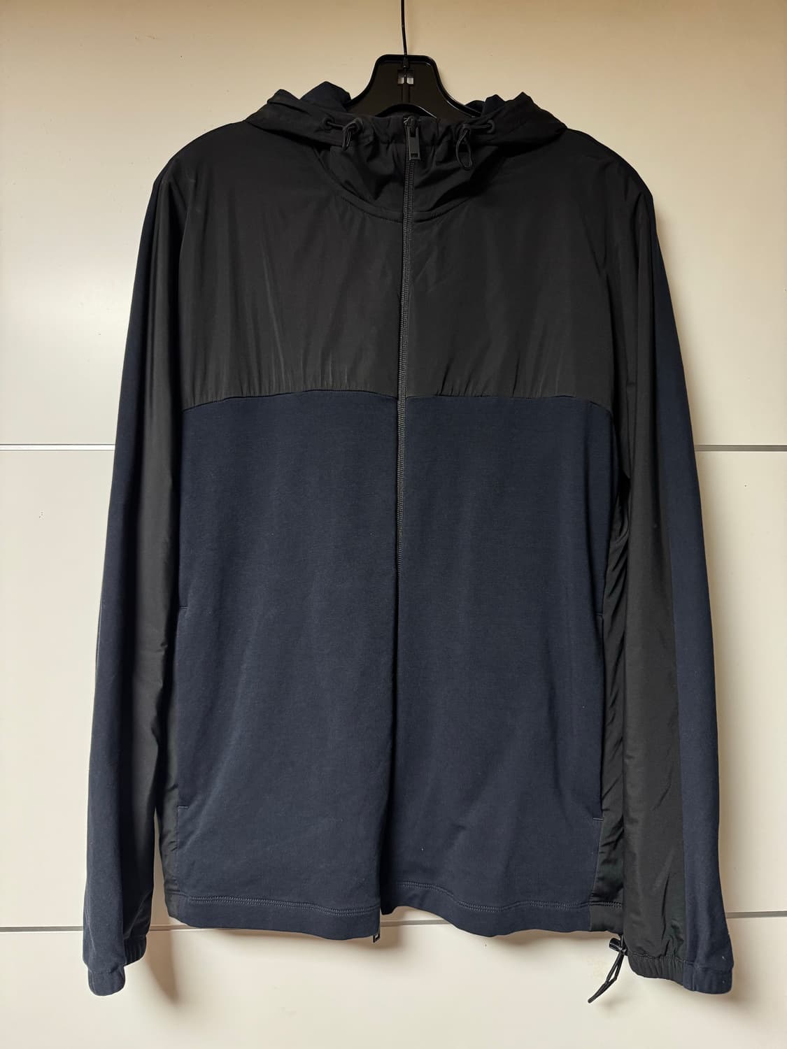 Theory 남성 후드 나일론 저지 집업 블랙/네이비 상품이미지1