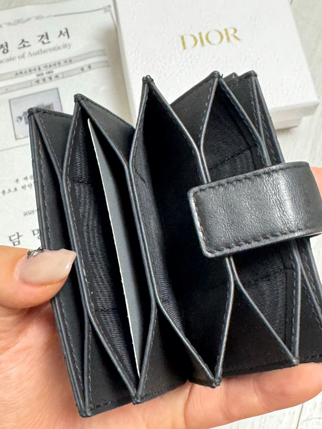디올 레이디 블랙무광 아코디언 카드지갑 상품이미지4