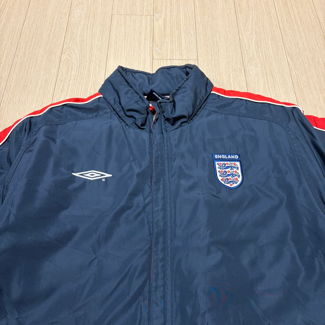 일본판)엄브로 X 잉글랜드 딥네이비 누빔 점퍼 상품이미지3