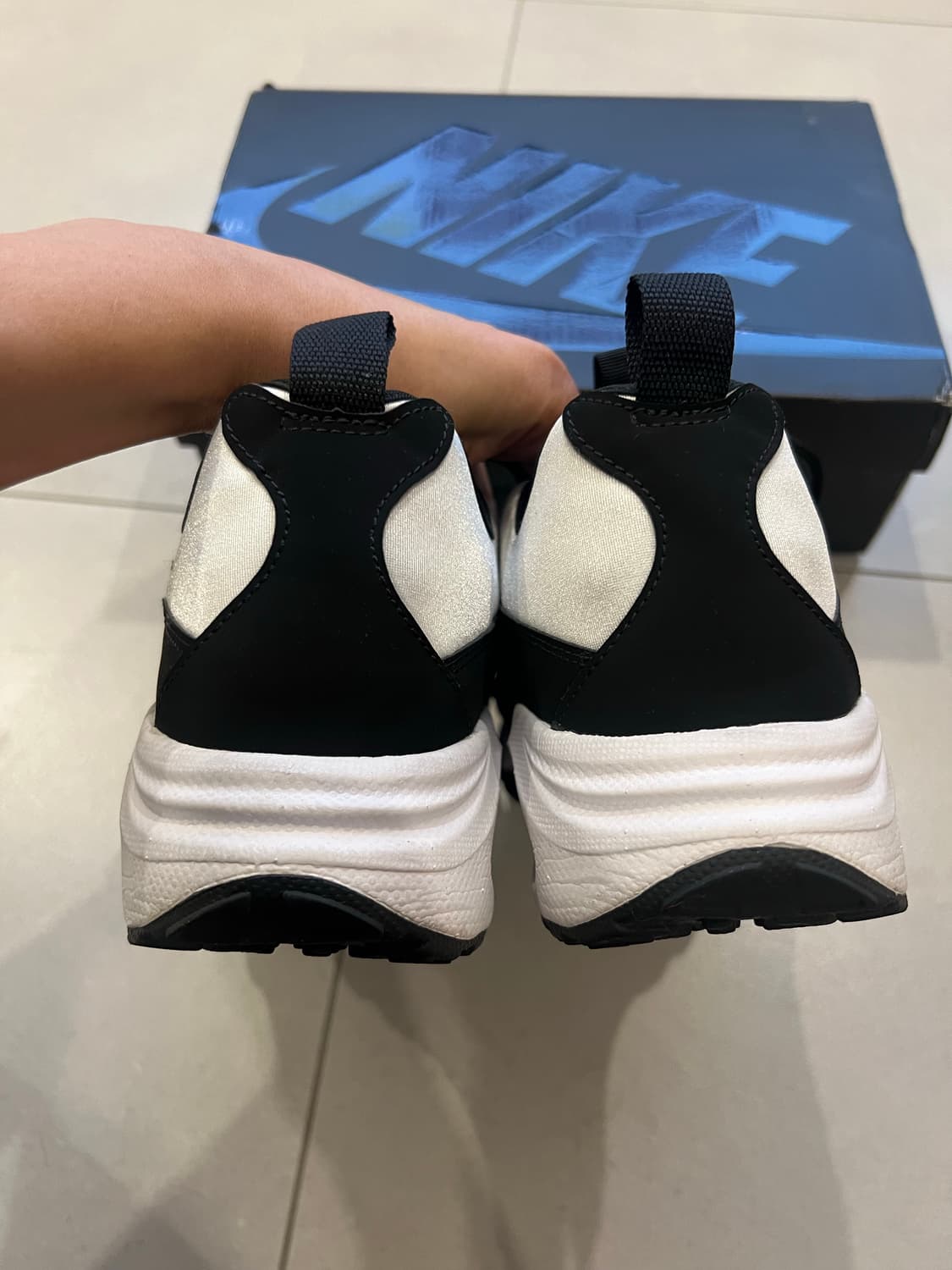 나이키 꼼데 선더 맥스 블랙화이트 M275 상품이미지4