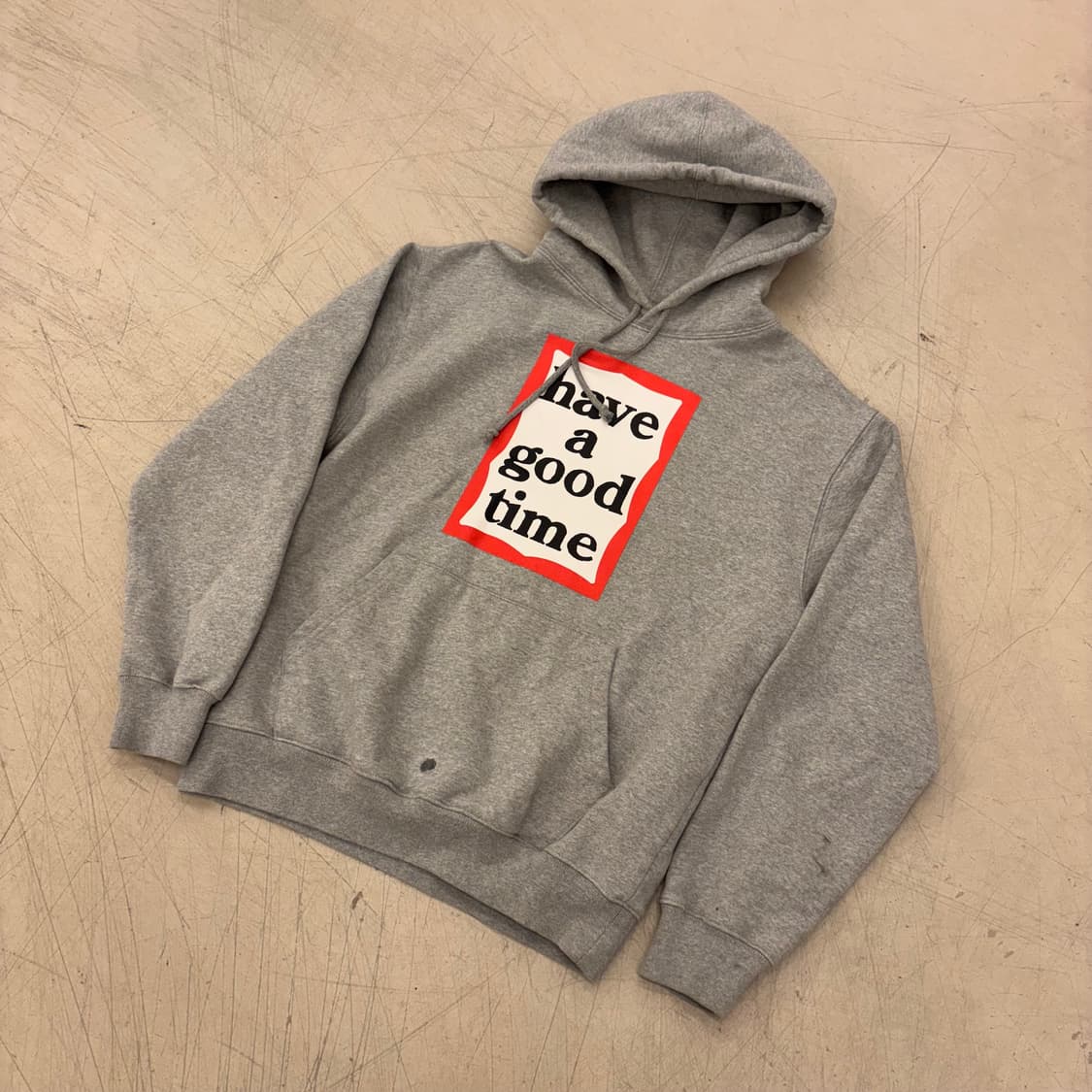 해브어굿타임 빅로고 그레이 후드티 상품이미지1