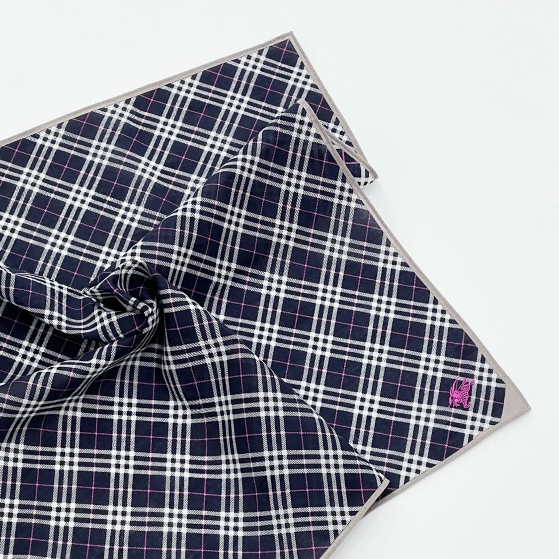 (새상품) burberry/ 버버리 쁘띠스카프 손수건 상품이미지1