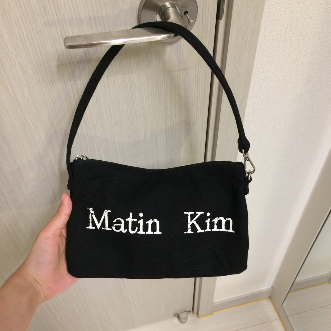 마뗑킴 크랙 로고 에코백 블랙 상품이미지6