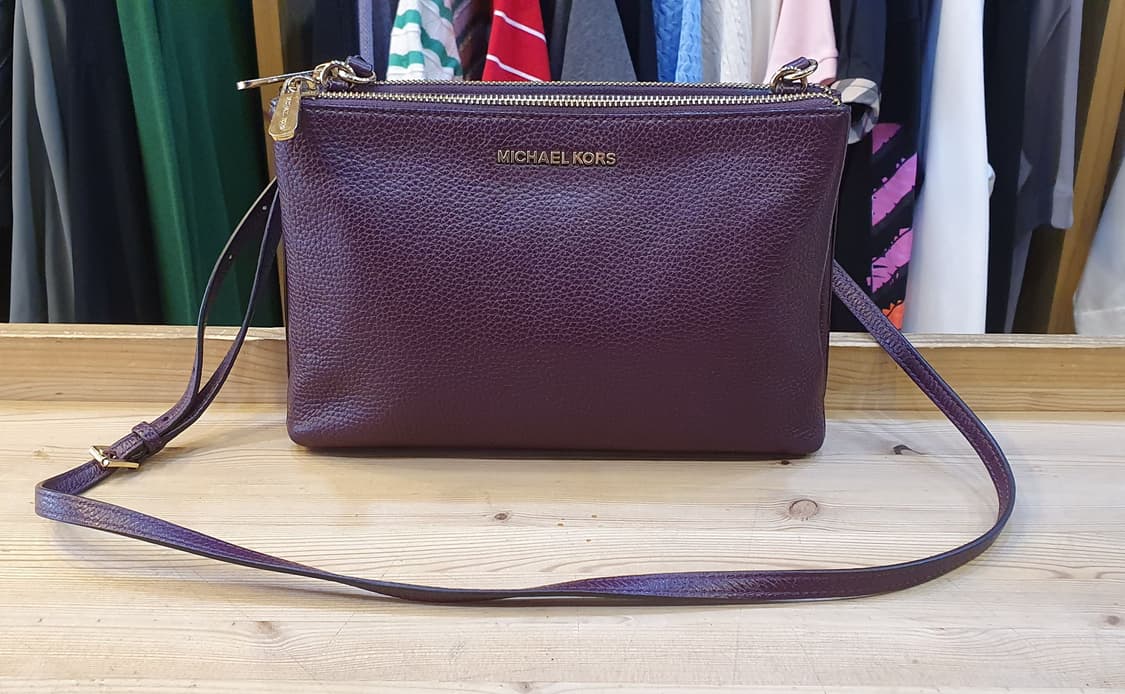 마이클코어스 레더 크로스백 상품이미지1