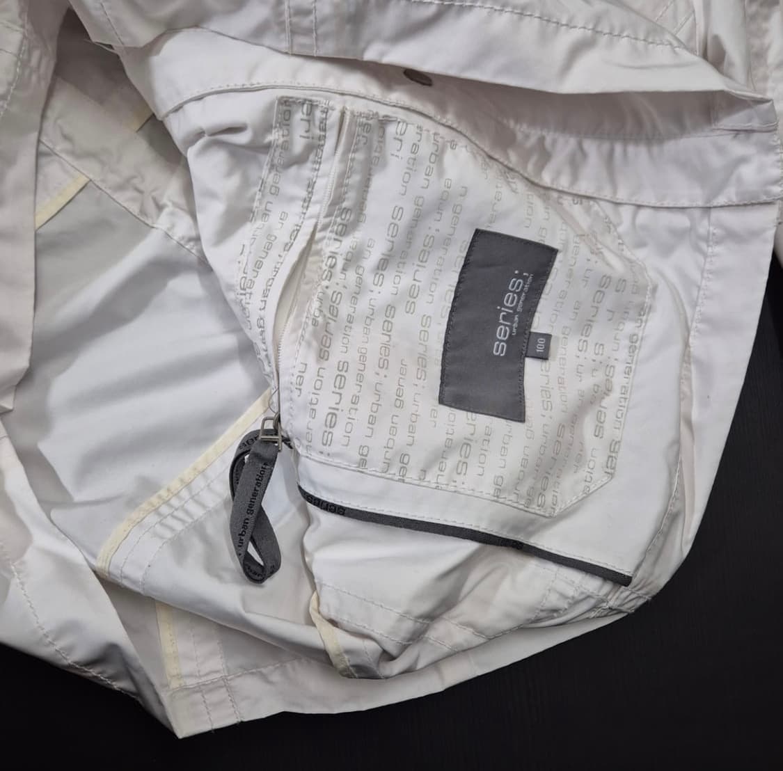시리즈 화이트 바람막이 자켓  상품이미지5