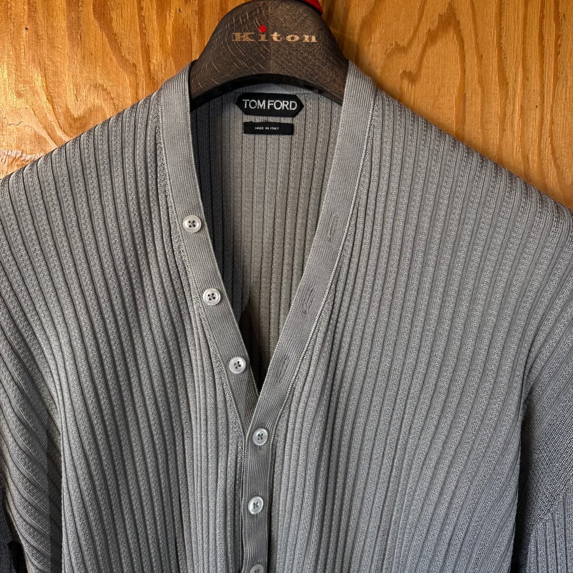 톰포드 리브드 딥 헨리넥 가디건 판매 합니다. 상품이미지7