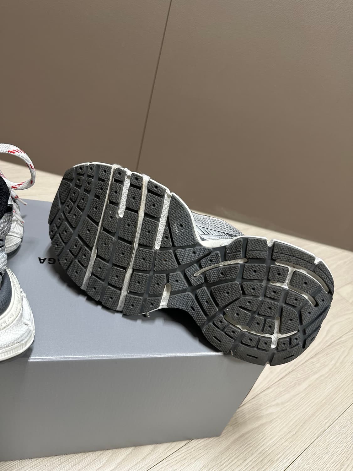 발렌시아가 3XL 그레이/레드 42 상품이미지7