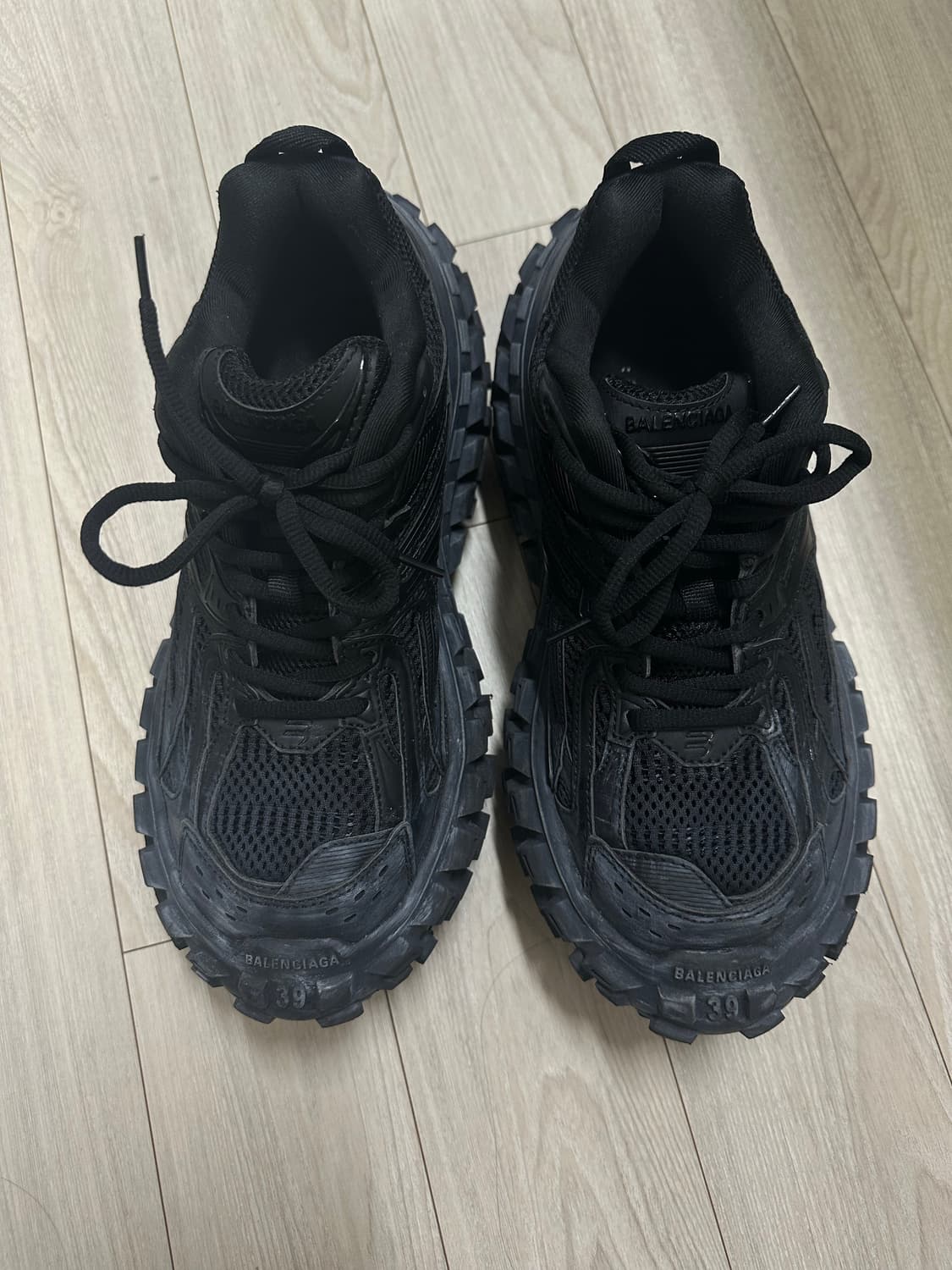 발렌시아가 디펜더 상품이미지1