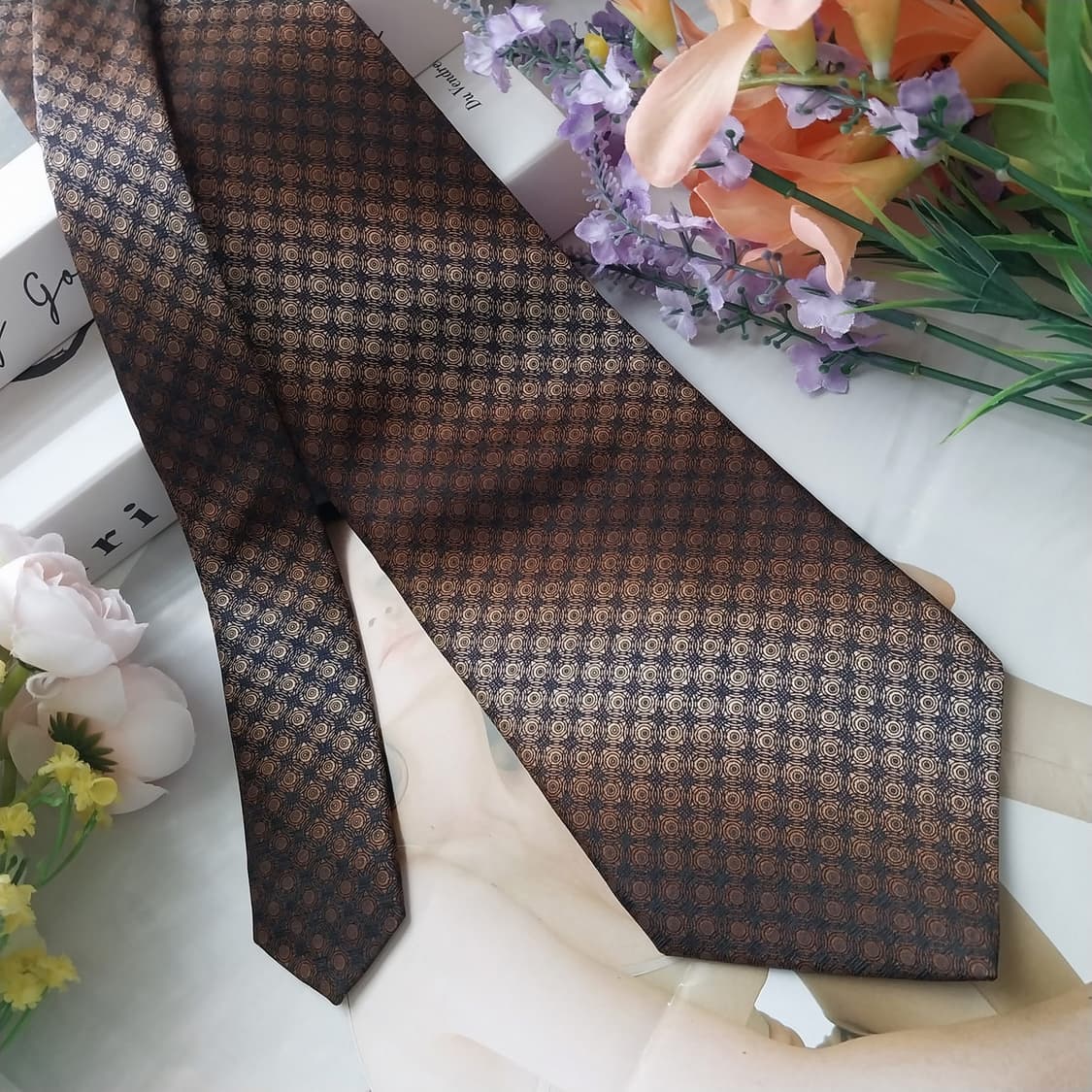 DKNY 실크 브라운 기하 패턴 넥타이 9.5cm A+등급 K1288
 상품이미지2