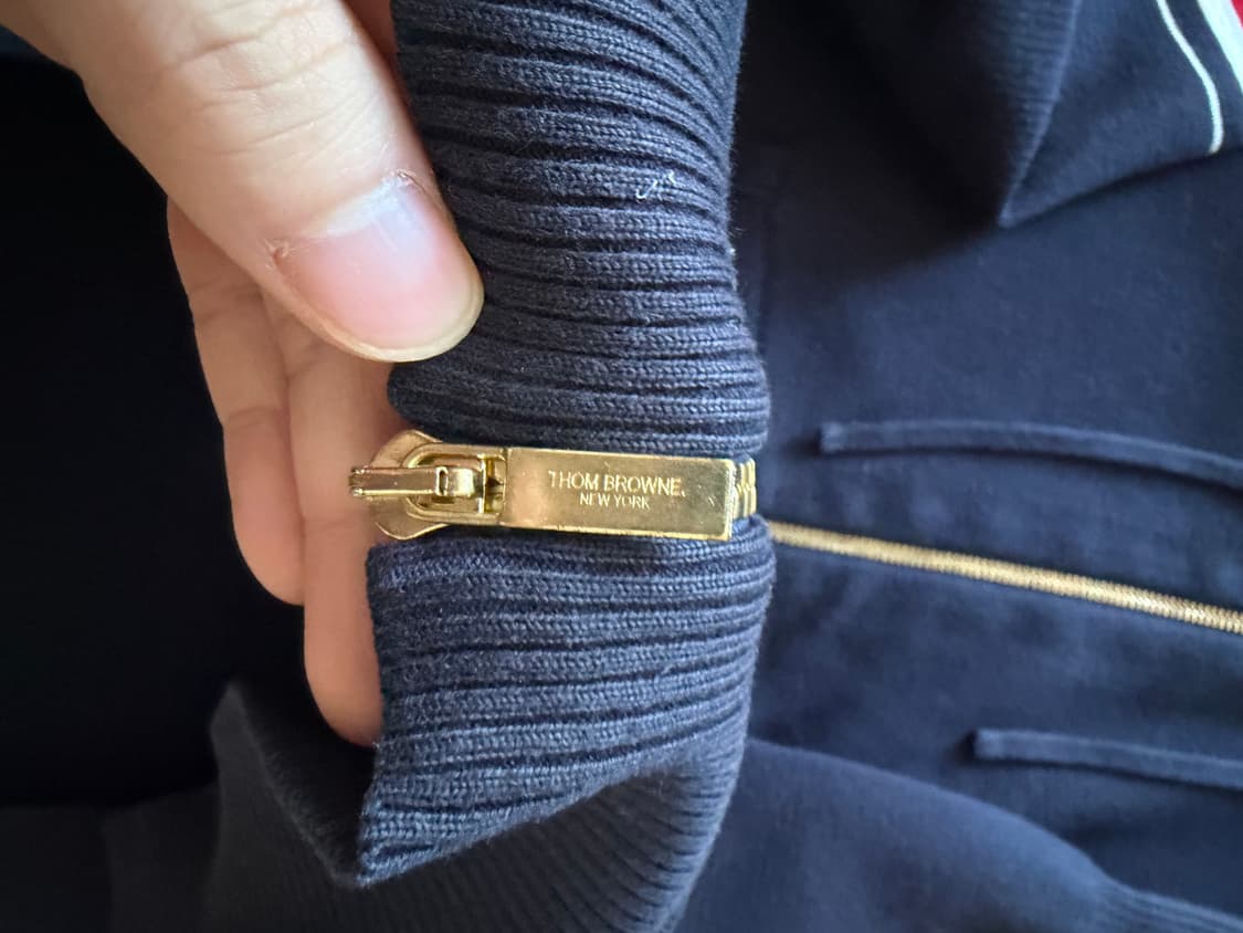 백화점판 톰브라운 밀라노스티치 금장 암밴드 후드집업 4사이즈 상품이미지5