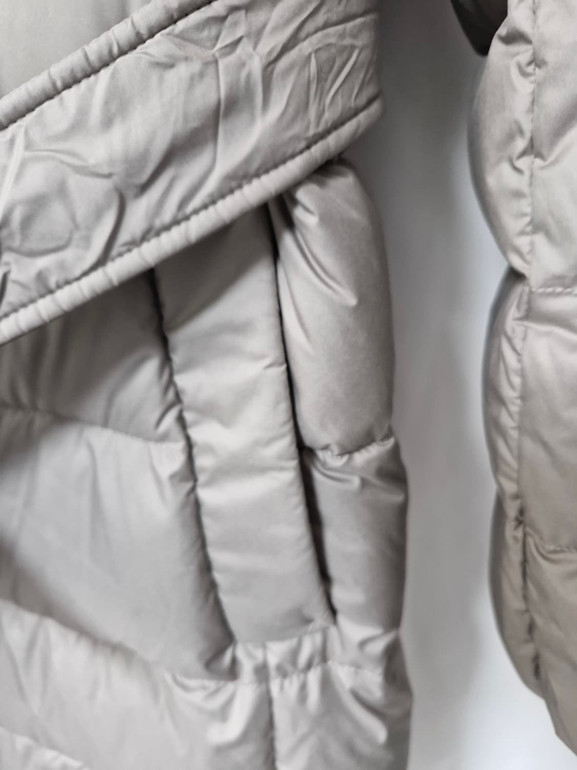 유니클로 심리스 경량 다운 롱 패딩 상품이미지2