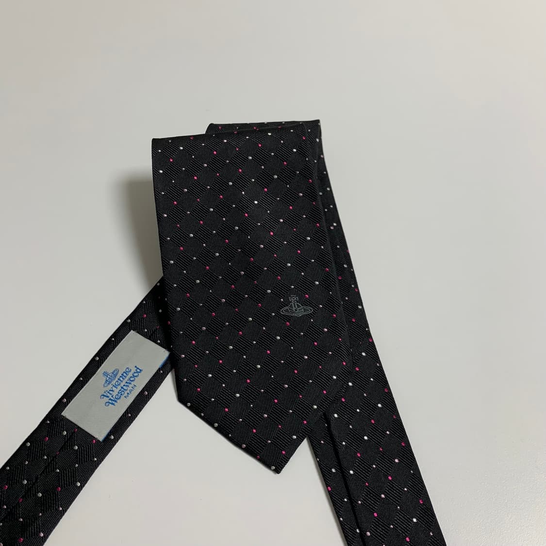 비비안웨스트우드 블랙컬러 도트넥타이 명품 최상급 A+등급 100실크 상품이미지10