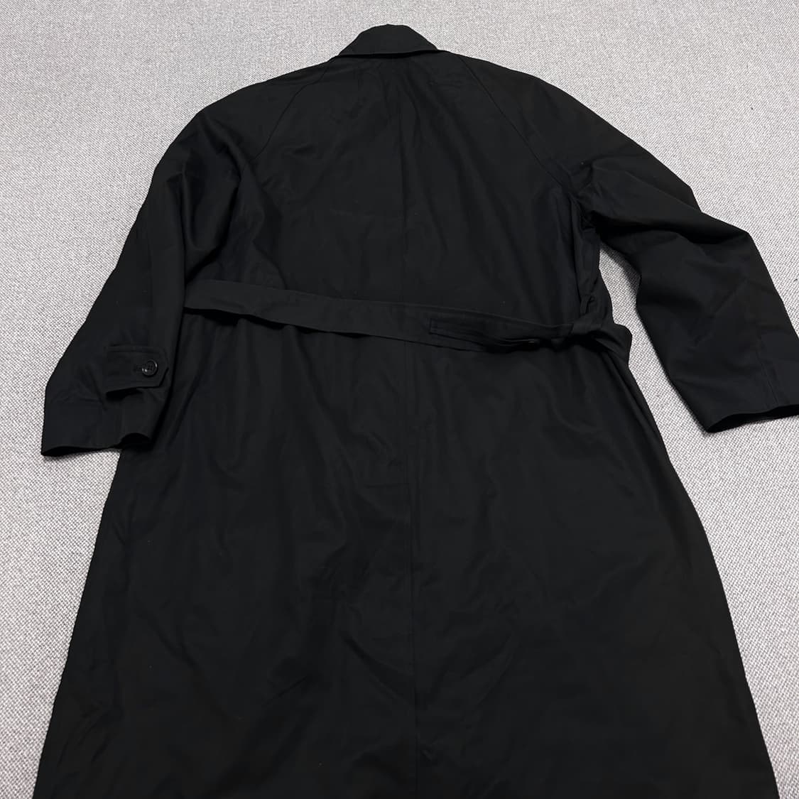 입생로랑 벨티드 블랙 트렌치코트(100) 상품이미지4