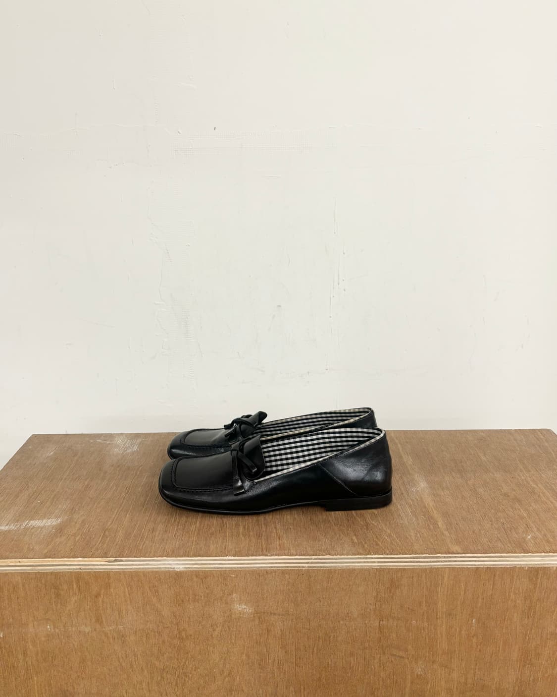 미우미우 블랙 스퀘어 토 로퍼 상품이미지5