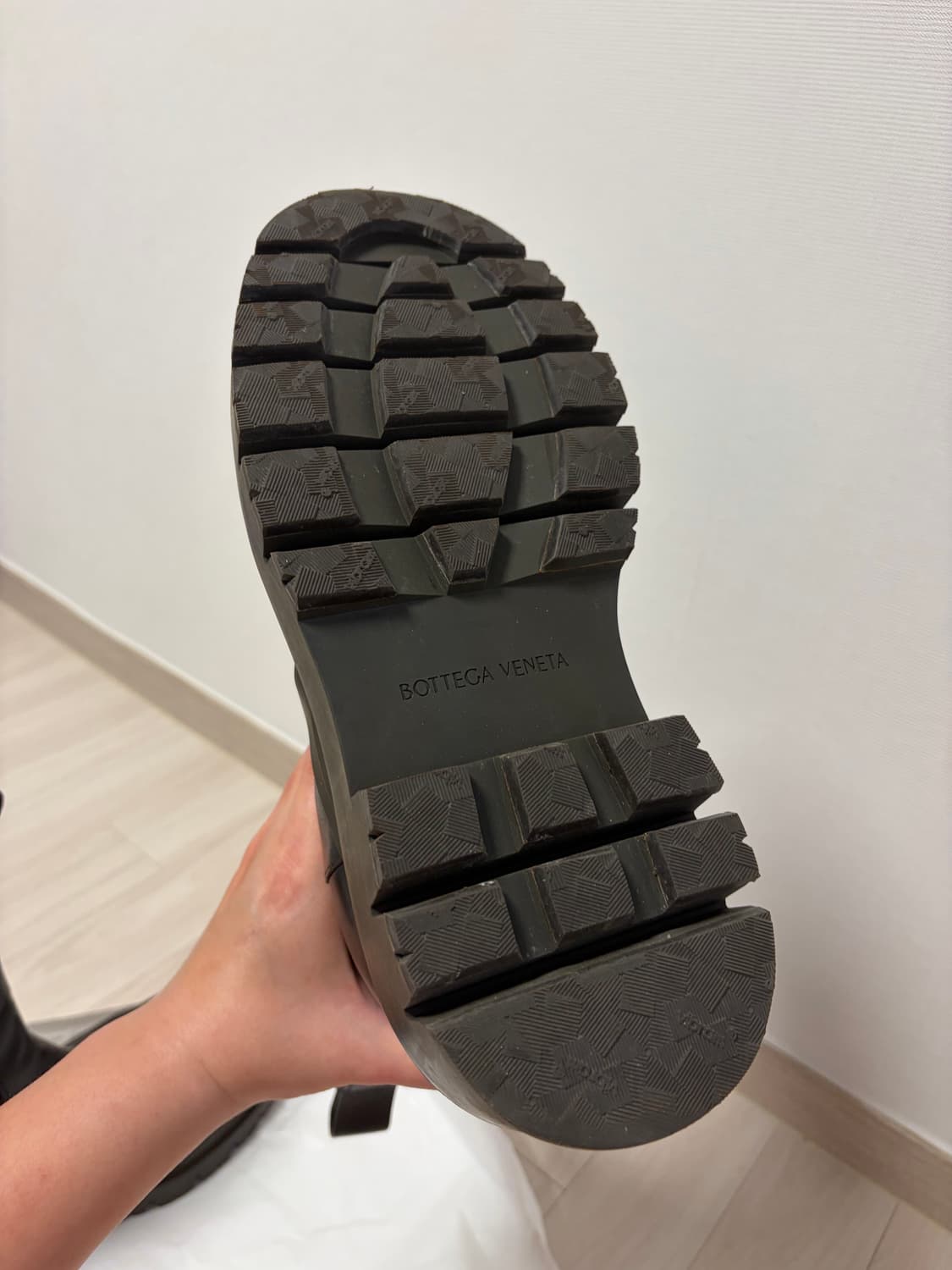 [43] 밑창 보강 보테가베네타 타이어 부츠 블랙 캠핑 상품이미지3