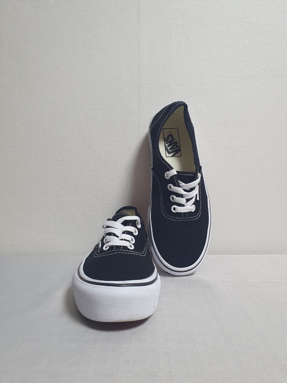 240mm반스 어센틱 플랫폼 2.0 블랙 화이트 상품이미지1