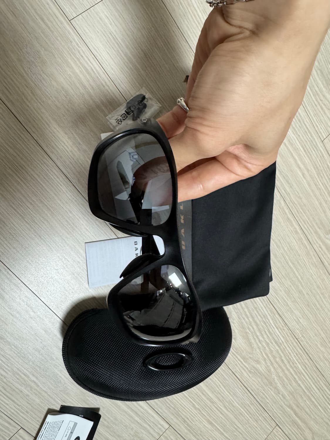 오클리 라테랄리스 매트블랙 편광렌즈 판매합니다 상품이미지2