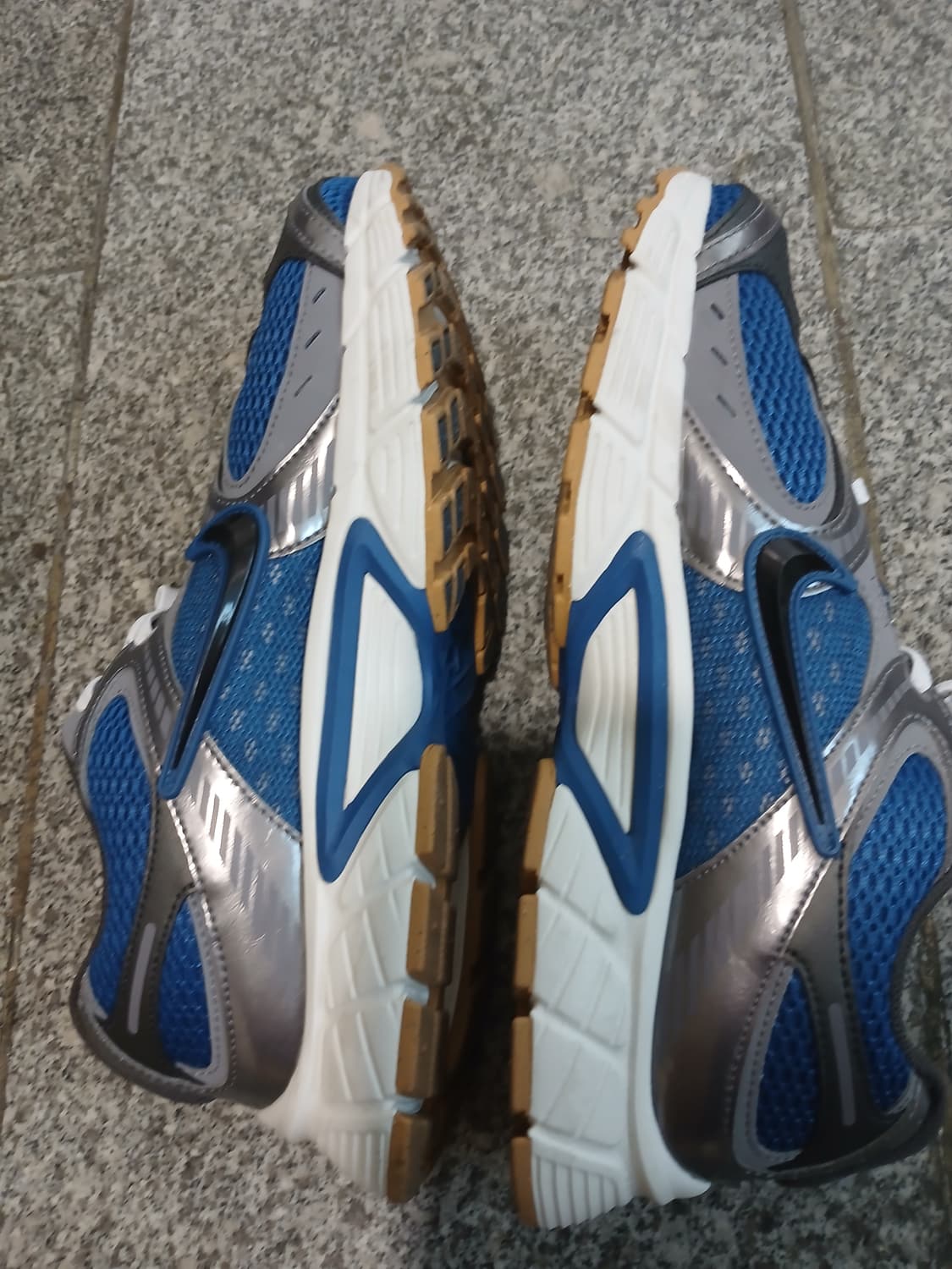 나이키 런닝화 270 상품이미지3