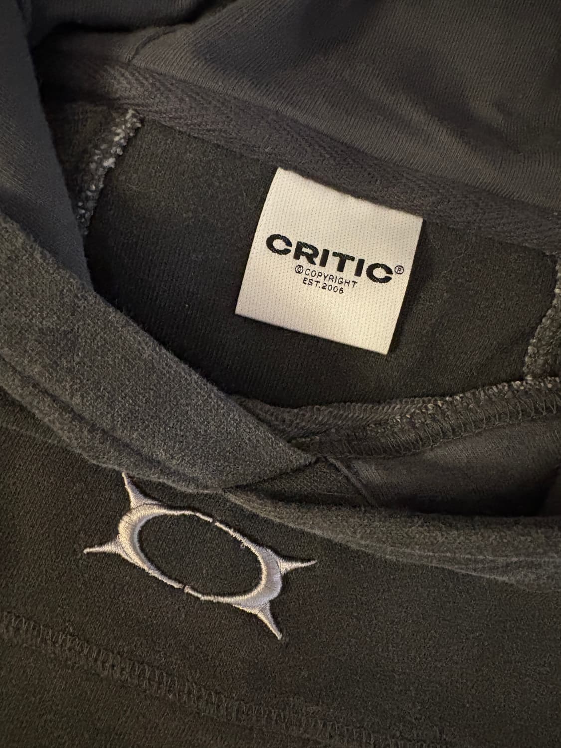 크리틱 크롭 후디 상품이미지2