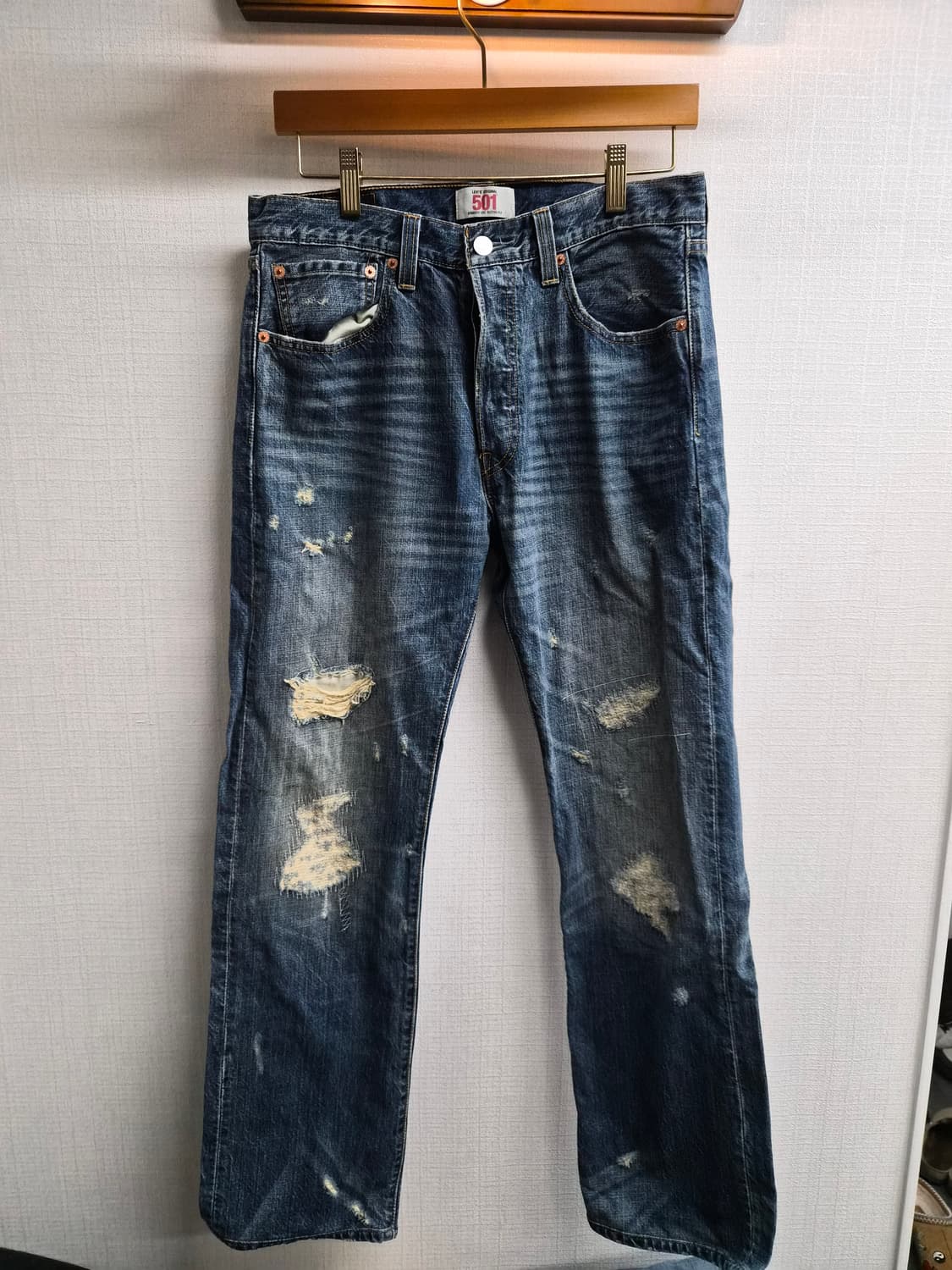 32) 리바이스 501 데미지 데님 팝니다 상품이미지1