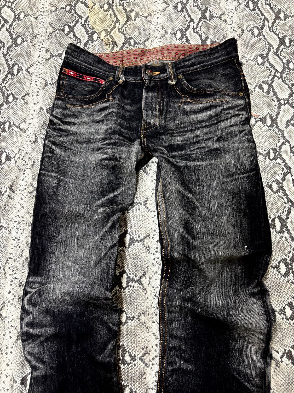 “Edwin” Western Black Crack Washed Pants 상품이미지6