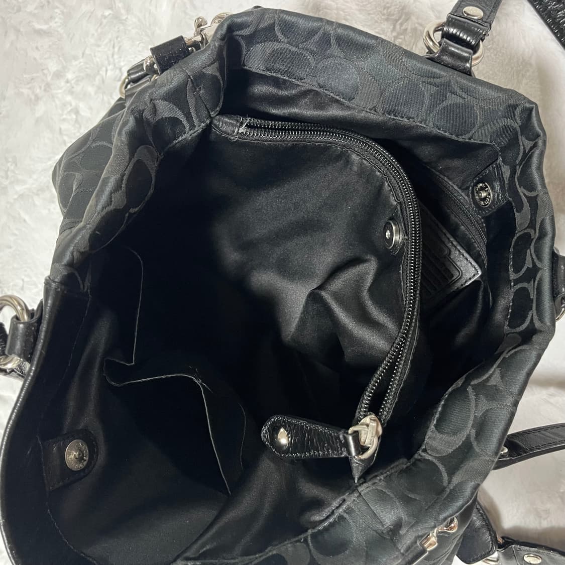 Coach 코치 시드니처 패턴 숄더백 블랙 고딕 갸루 상품이미지7